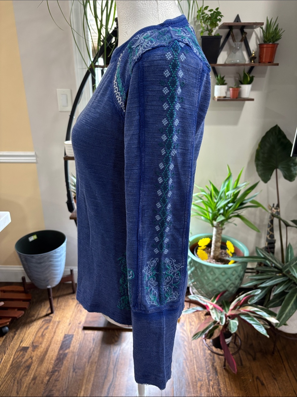 Sundance embroidered long sleeve thermal top size PS - Picture 3 of 5
